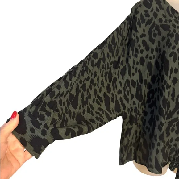 NWT UMGEE BLACK/GREEN ANIMAL PRINT TOP XLARGE #3 - Picture 3 of 9